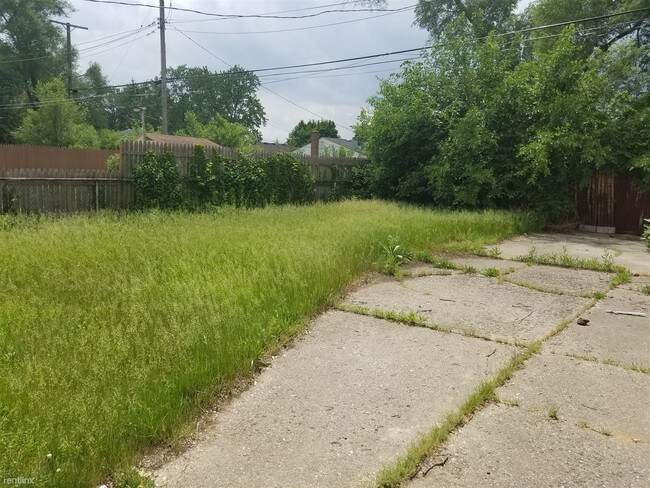 Building Photo - 3 br, 1 bath House - 20201 Ilene St