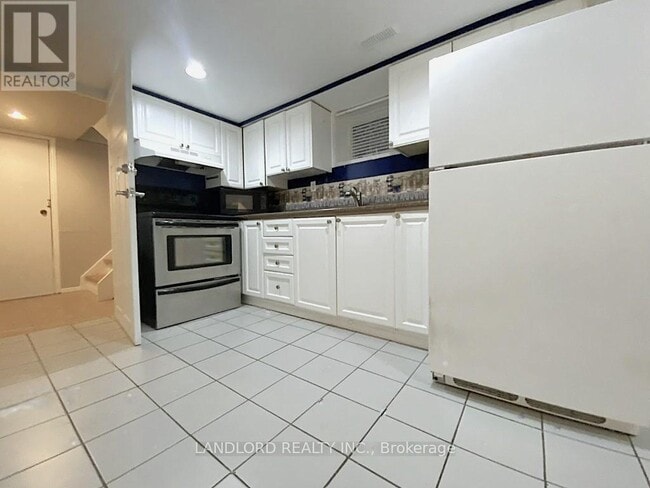 Building Photo - 92 Holwood Ave