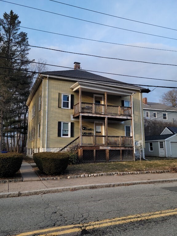 124 Dunham St Unit 1, Attleboro, MA 02703 Room for Rent in Attleboro