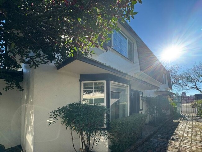 Photo - 1117-B W 6th Ave Townhome