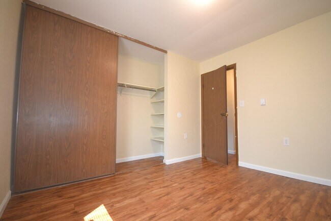 Building Photo - Longton Apartments