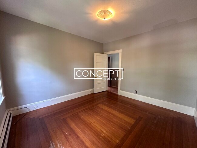 Building Photo - 166-168 Elm St