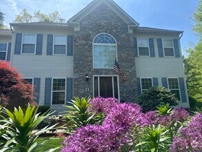 Building Photo - 6691 Deep Hollow Ln