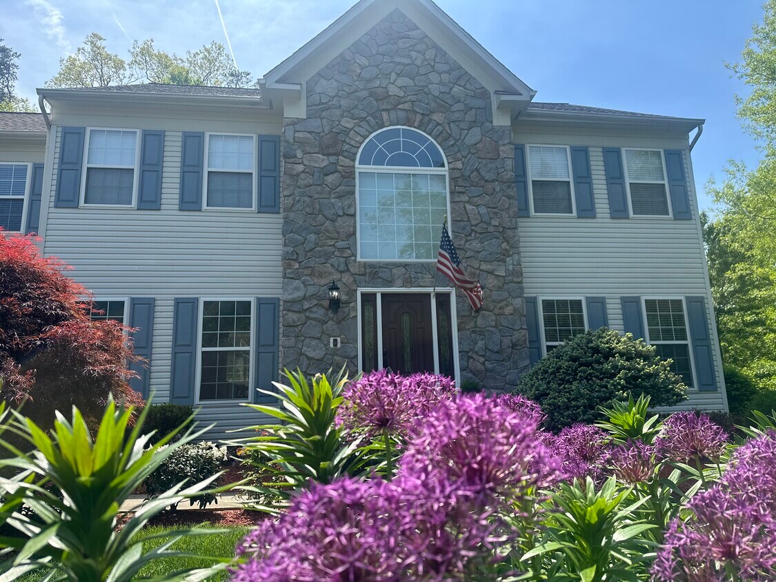 Foto principal - 6691 Deep Hollow Ln