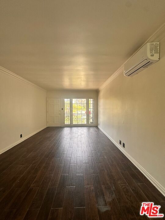 Foto del edificio - 4950 Beverly Blvd