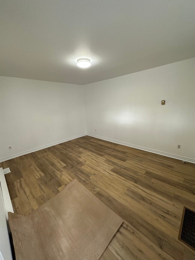 Building Photo - Mini Townhome 2 bed 1 Bath