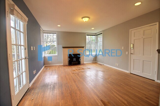 Building Photo - 4201 SW Thistle St