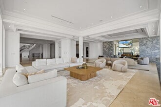 Building Photo - 360 Trousdale Pl