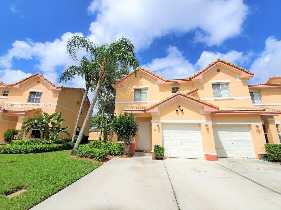 Primary Photo - 2250 SW 87th Way