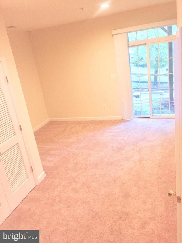 Primary Photo - 3272 Amazon Ln