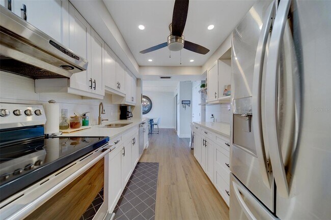 Building Photo - 255 Dolphin Point
