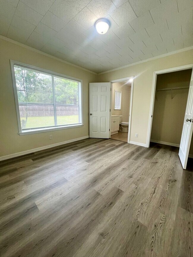 Building Photo - 3 Bed, 2 Bath FOR RENT- South Zepyhrhills