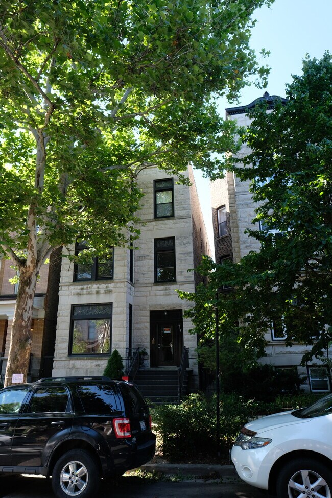 Vista frontal - 919 W Newport Ave