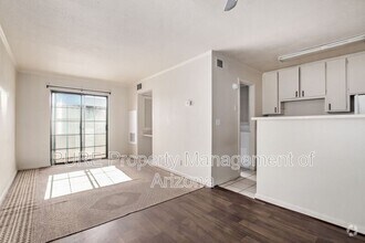 Building Photo - 810 E Colter St