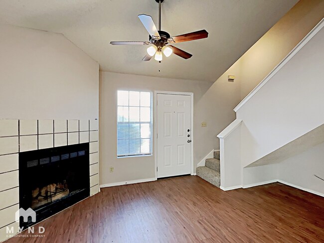 Foto del edificio - 2214 Creekside Ln