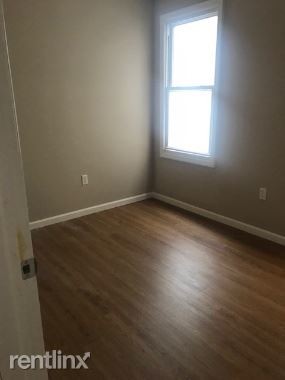 Building Photo - 3 br, 1 bath Apartment - 148 putnam  st