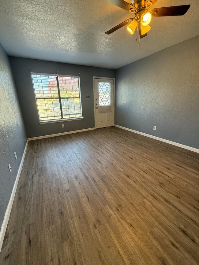 Building Photo - 202 Fir Dale