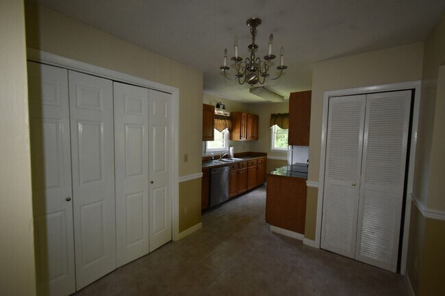 Foto del edificio - 3 Bedroom, 1.5 Bathroom Home for Rent in B...