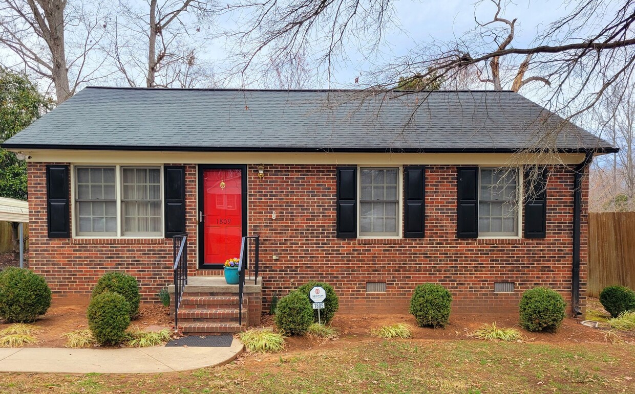 Primary Photo - For Rent: Charming 2-Bedroom Brick Home in...