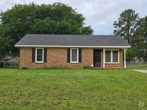 Building Photo - 805 Club Ln