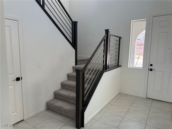 Building Photo - 5668 Hill Spire St