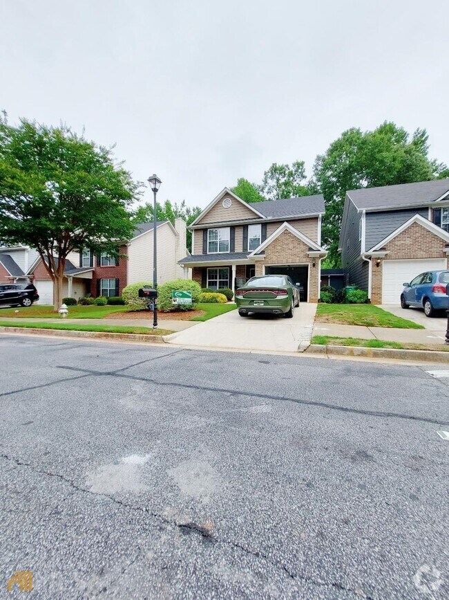 The Gates at Bouldercrest Apartments for Rent with Hardwood Floors