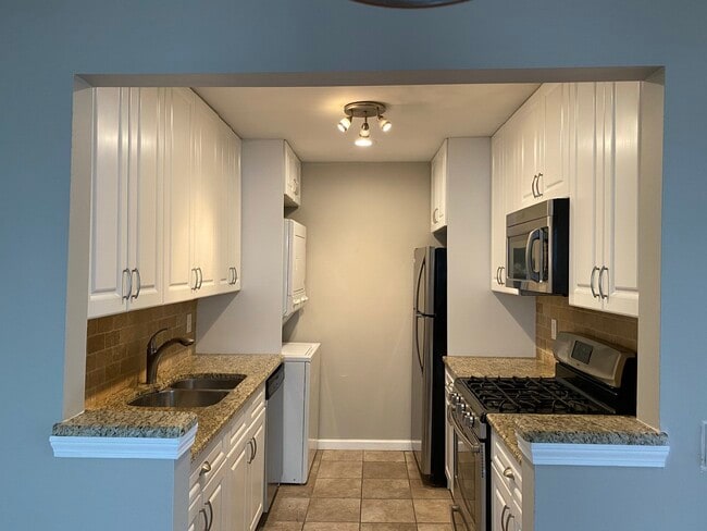 Building Photo - 20 Hillside Terrace