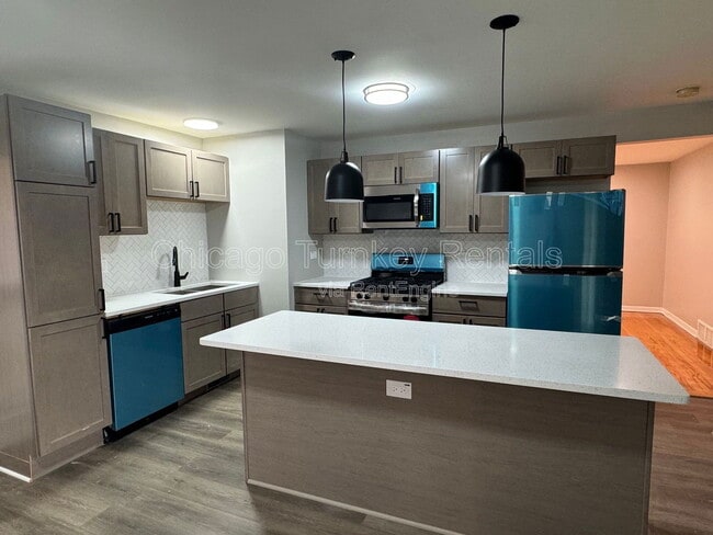 Building Photo - 1127 E 159th Pl