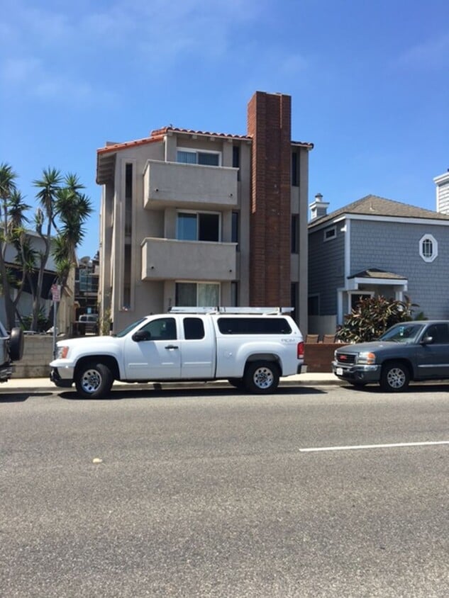 Primary Photo - 929 W Balboa Blvd