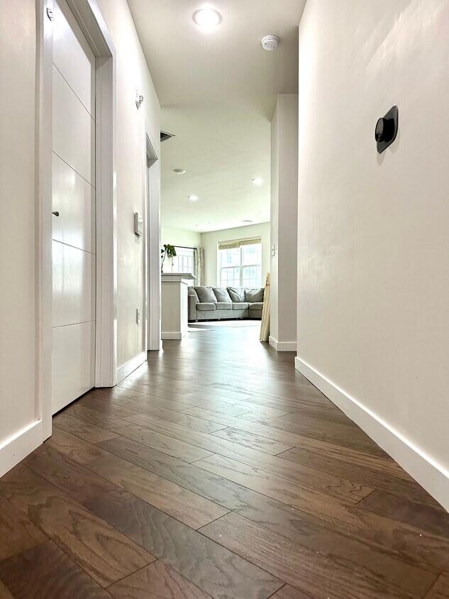 Foto principal - 723 Lorhan Dr