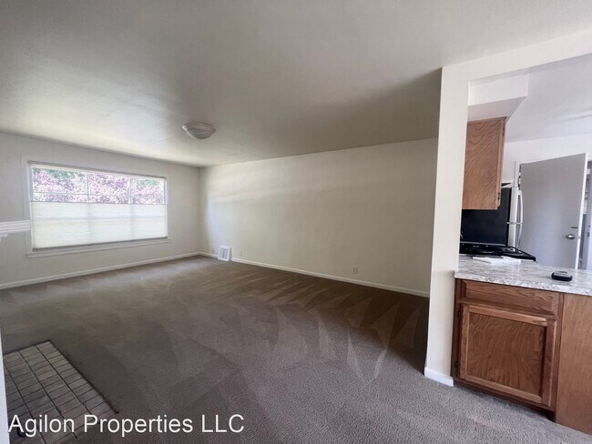 Building Photo - 2 br, 1 bath House - 3636 34th Ave W