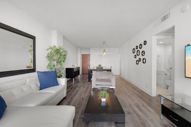 Building Photo - 4001 S Ocean Dr