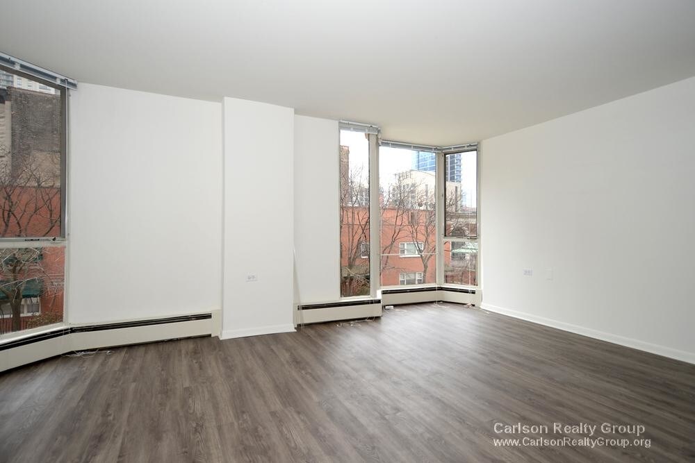 Building Photo - 555 W Chestnut St