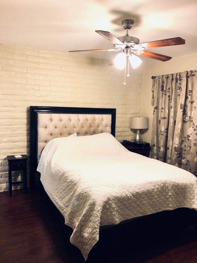 Foto del edificio - 9320 Earl St