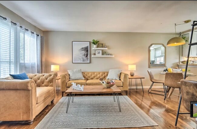 Foto del edificio - 504 N Rosemary Ln