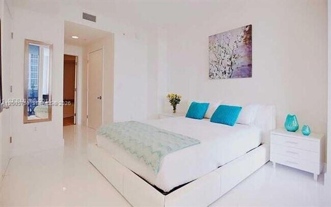 Foto del edificio - 18201 Collins Ave