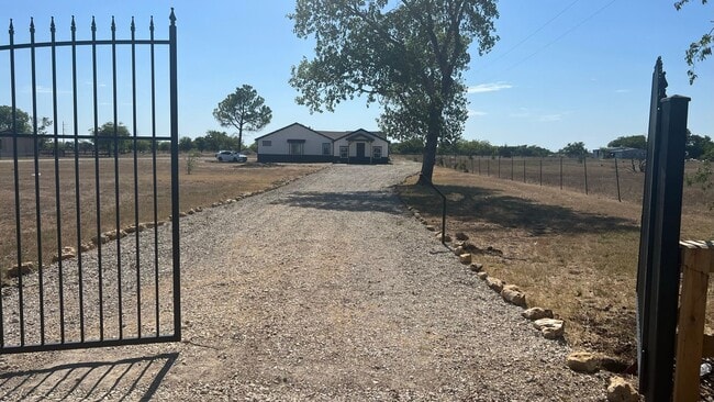 Building Photo - 512 Stoney Acres