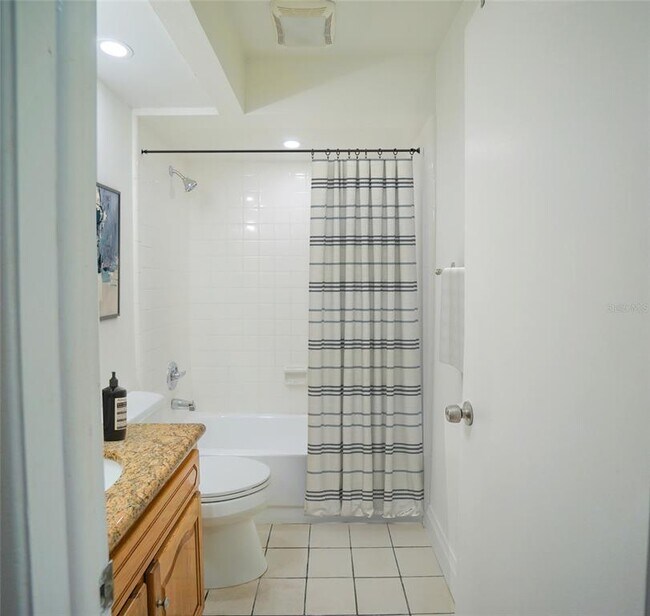 Building Photo - 5301 Carrollwood Meadows Dr