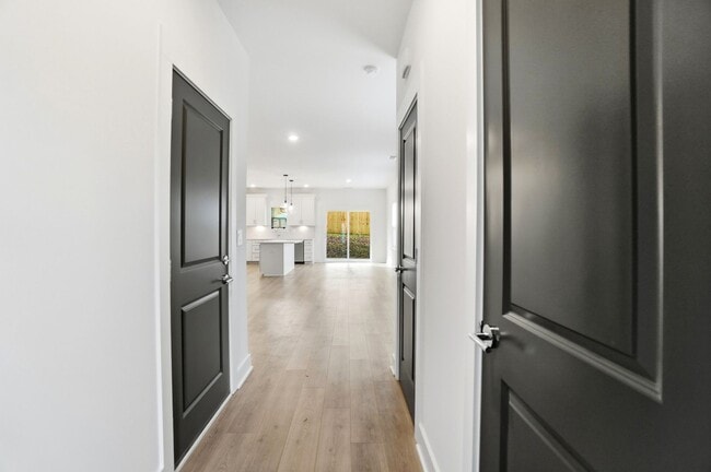 Building Photo - New Construction Townhome Minutes from Uptown