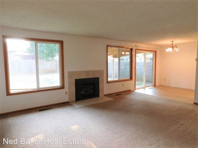 Foto del edificio - 3 br, 2 bath House - 5117 Sprice Ct S