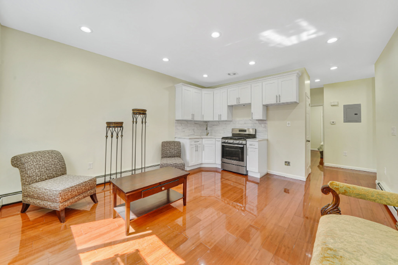 Foto principal - 315 Beach 86th St