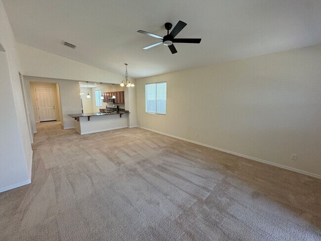 Foto del edificio - 4 Bedroom - 2 Bath - 1760 Sq. Ft - Beautiful New Built Home - Glendale