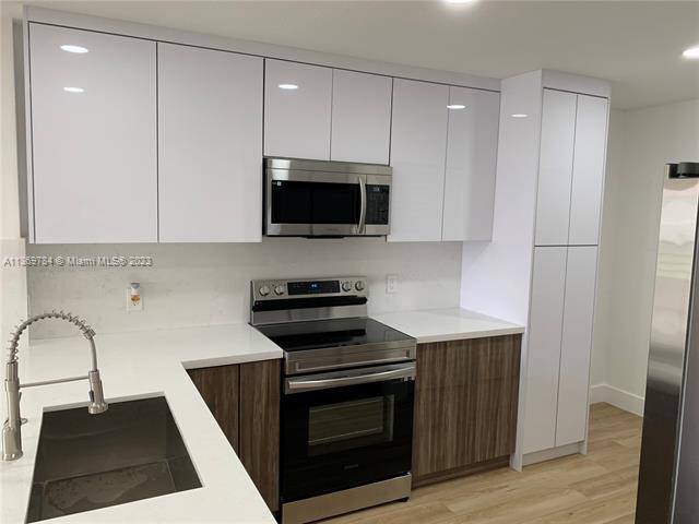 Foto del edificio - 7355 Woodmont Terrace