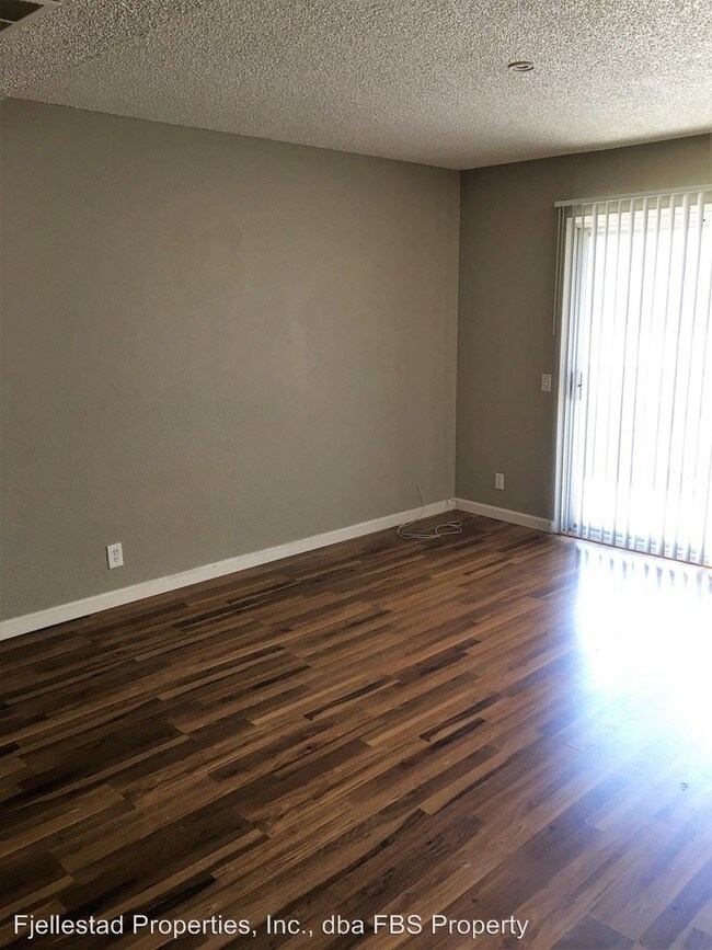 Building Photo - 842 Sinkler Way