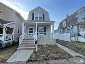 Building Photo - 1605 Parker Rd