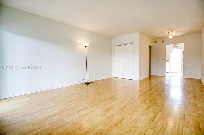 Building Photo - 320 86th St