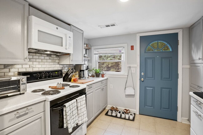 Building Photo - 105 Grant St