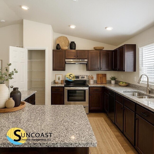 Foto del edificio - 20241 Peachland Blvd