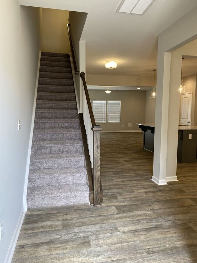 Foto del edificio - End Unit 2 Story Townhome in Huntersville