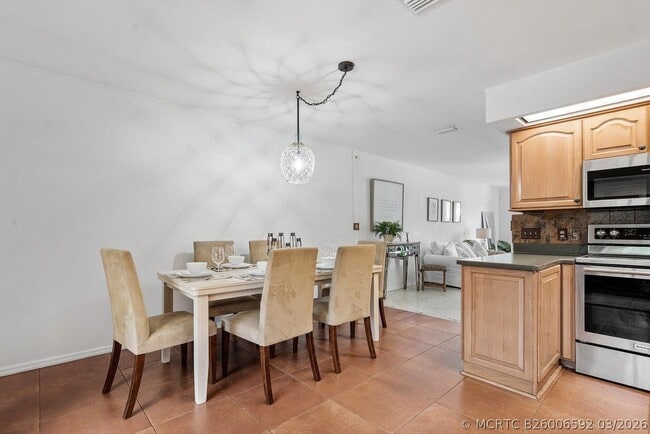 Building Photo - 1369 Riverside Cir